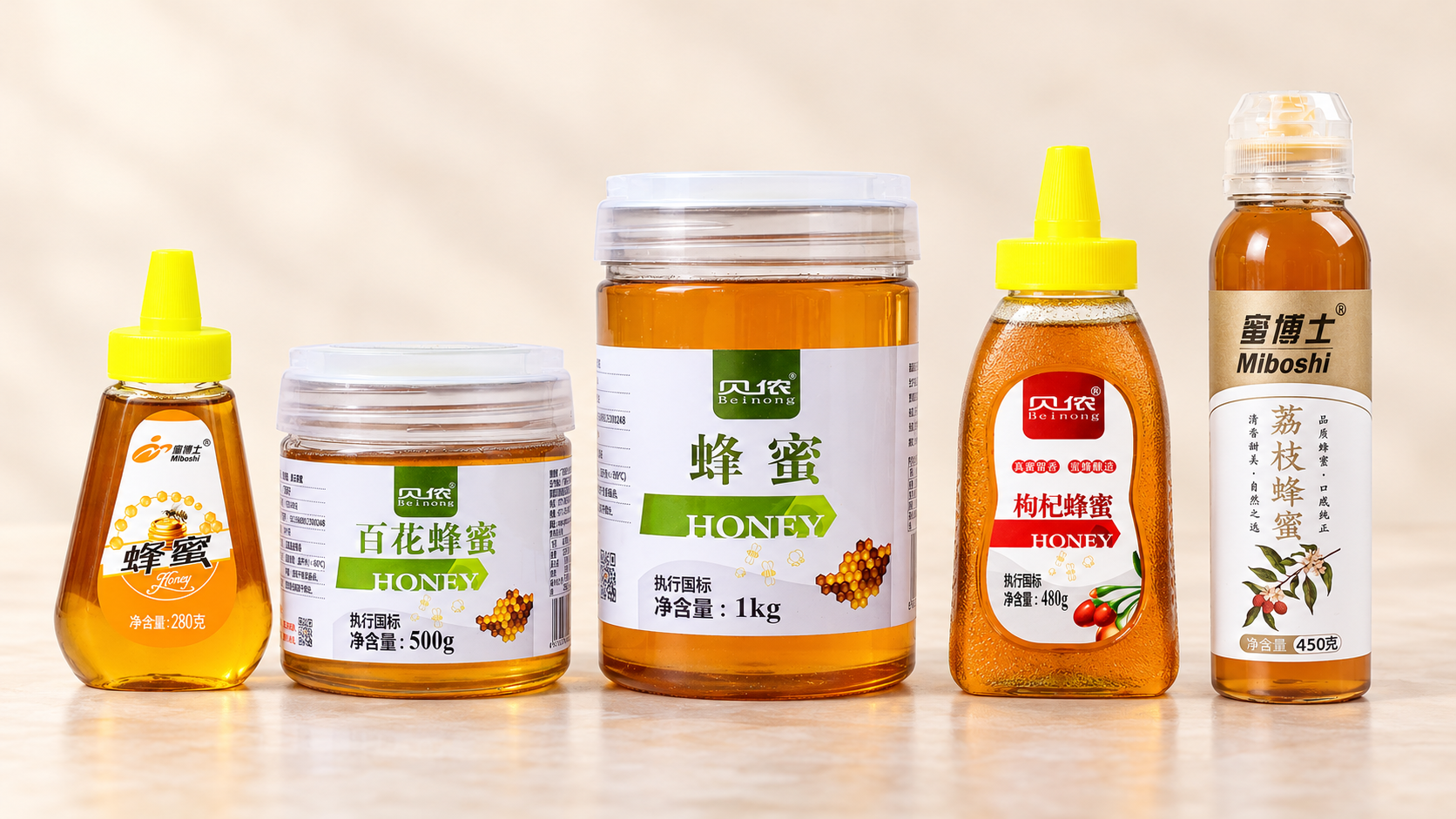 多种规格的瓶装蜂蜜产品，作为包装形式示意